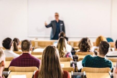 Wird in einigen Abschnitten in der Lage sein, doppelte Haupt- und Nebenfächer zu absolvieren, ohne nach GPA-Regeln suchen zu müssen.