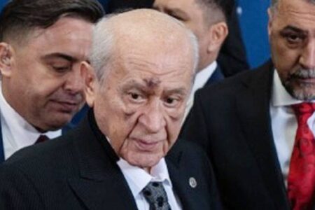 Die Ursache der blauen Flecken im Gesicht von Devlet Bahçeli wurde klar