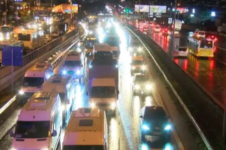 Die Verkehrsdichte in Istanbul stieg vor dem ersten Iftar des Ramadan auf 74 Prozent