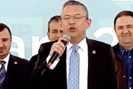 Özgür Özel sprach in seiner Heimatstadt Manisa: „Ich mache etwas, was ich sonst nirgendwo getan habe, und ich bitte die Mitglieder der GÜZEL-Partei um Unterstützung.“