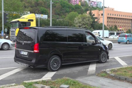 Das Fahrzeug mit AKP-Provinzverwaltern von Samsun kollidierte mit Fußgängern, der Fahrer, der den Unfall verursacht hatte, wurde freigelassen